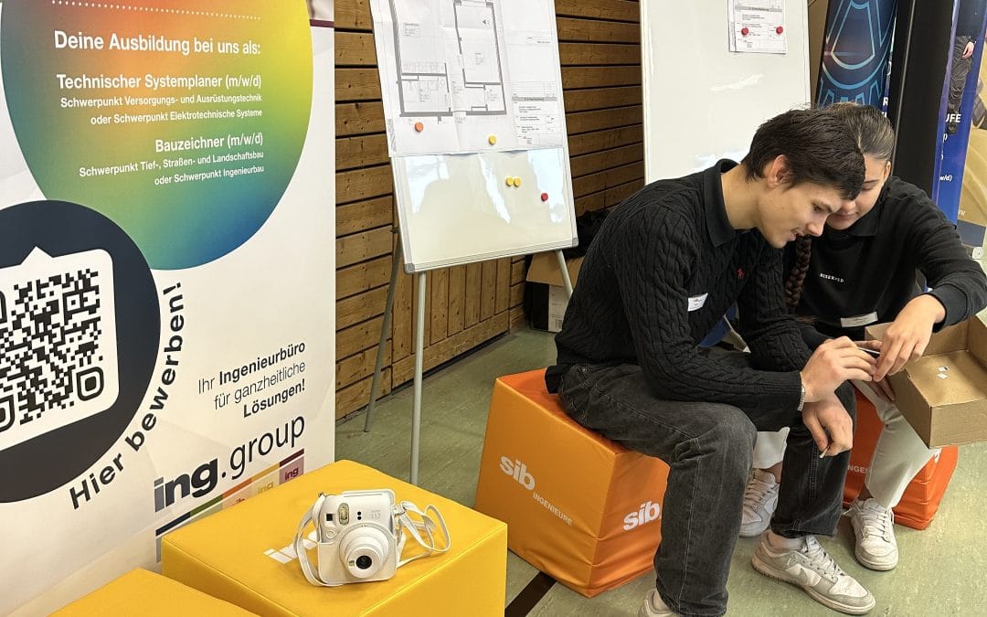 Ausbildungsmesse in der Mittelschule Traunreut: “Lehre” und “Karriere”