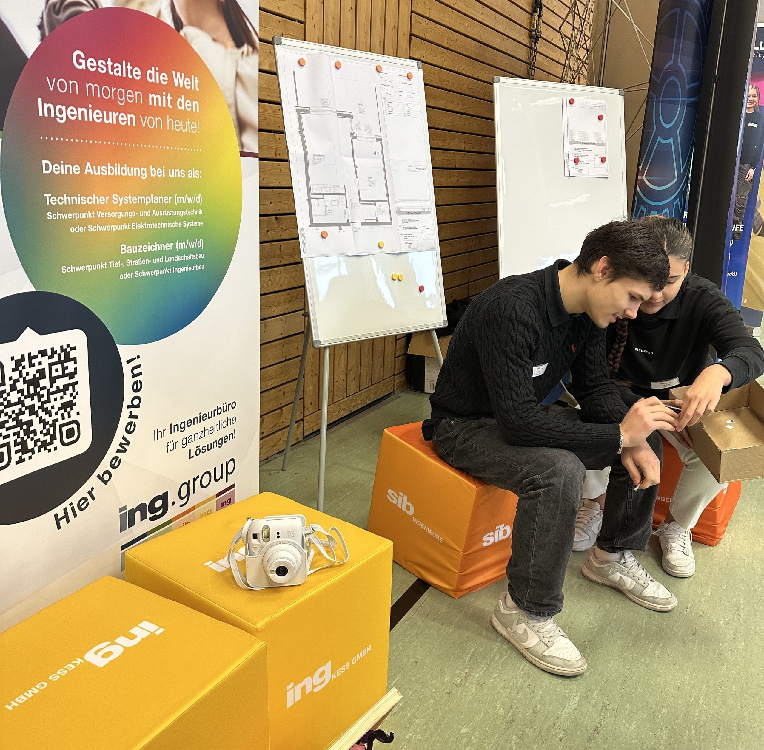 Ausbildungsmesse in der Mittelschule Traunreut: “Lehre” und “Karriere”