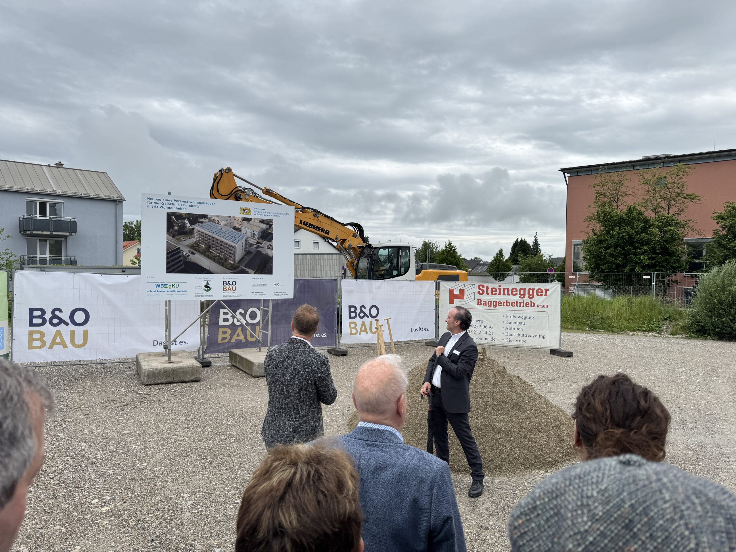 Spatenstich für neues Personalwohnheim in Ebersberg